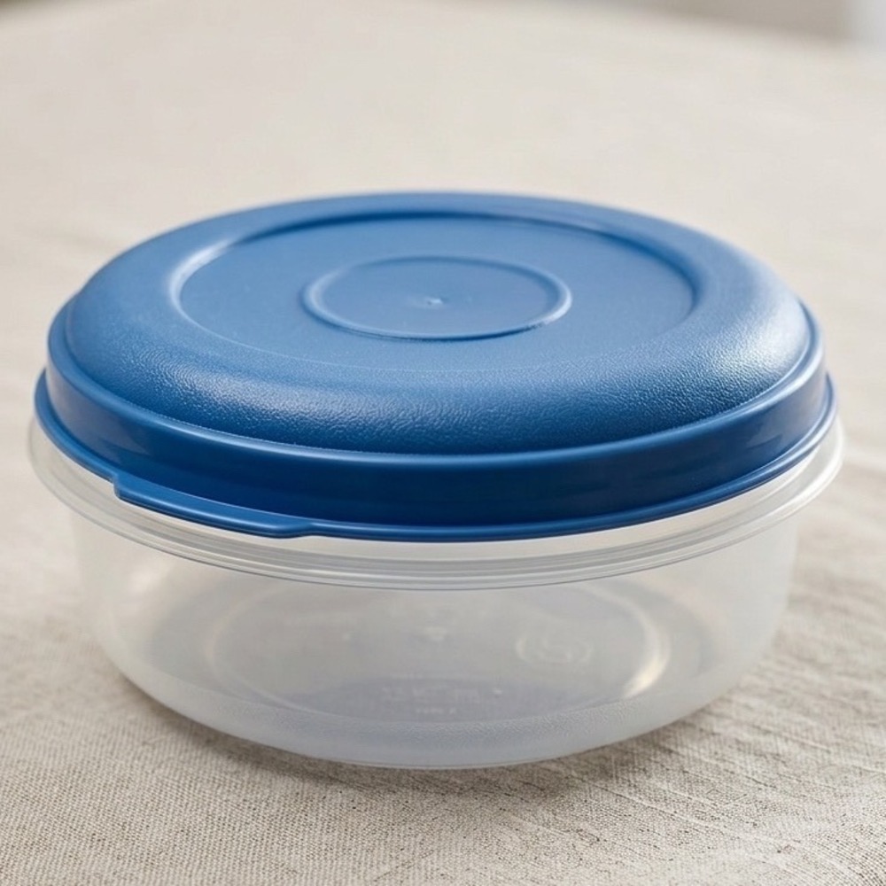 Rubbermaid Servin Saver 1.7 Pt 850 mL Round Food Storage Container Blue Lid 0455
